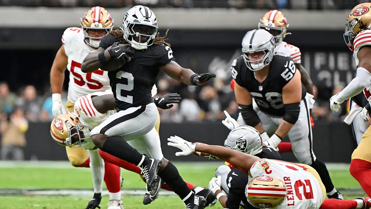 Raiders’ Ashton Jeanty sends message to NFL after barreling over 49ers defender